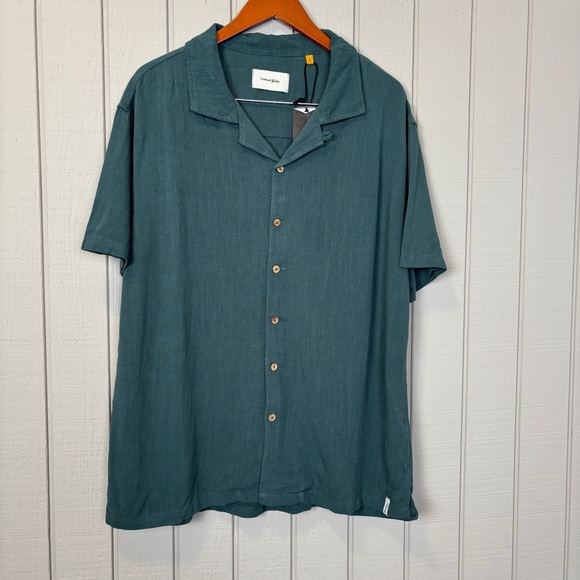 NWT Critical Hide Men's Teal Short Sleeve Shirt With buttons on the front Sz L. - Picture 1 of 12